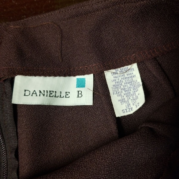 Vest & Skirt Set - Picture 5 of 9